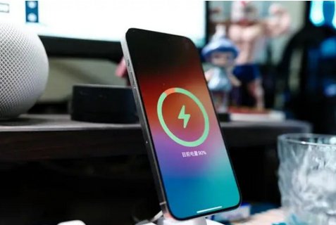 恩阳苹果15换屏服务分享用什么充电器给iPhone15充电更好 